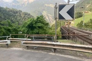 Exploring the Intschi-Reuss Bridge: A Unique Walk Above the Reuss River